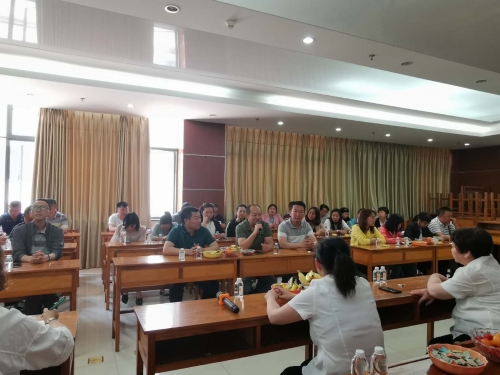 学员在鸿翔药业座谈