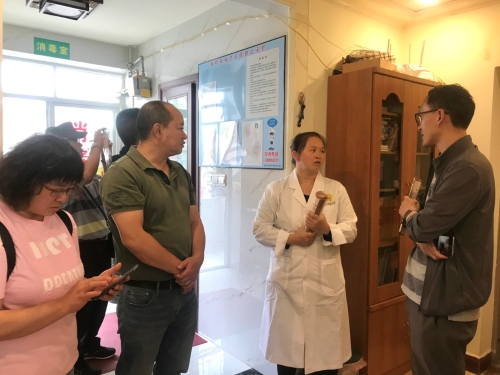 学员在经慧按摩参观学习