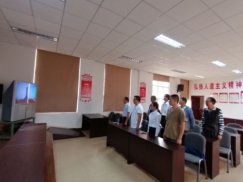 集中收看庆祝中华人民共和国成立70周年大会和阅兵式 集中收看庆祝中华人民共和国成立70周年大会和阅兵式