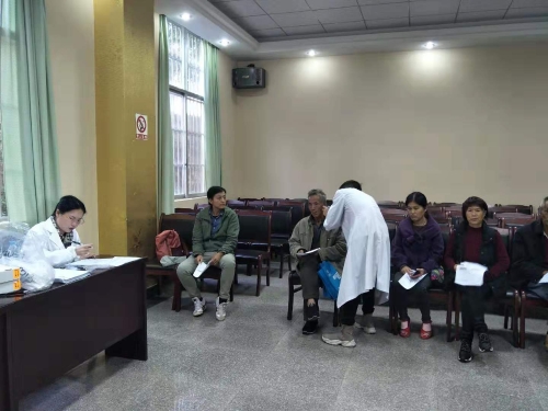 2019年10月21日昆明市残联委派专家组到石林县验配助听器2 2019年10月21日昆明市残联委派专家组到石林县验配助听器2