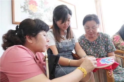 自强自立，用双手绣出美好新生活1