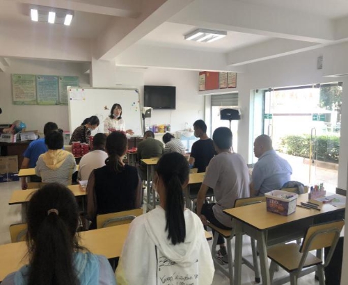区残联走访探视助力残疾人日间照料站-1