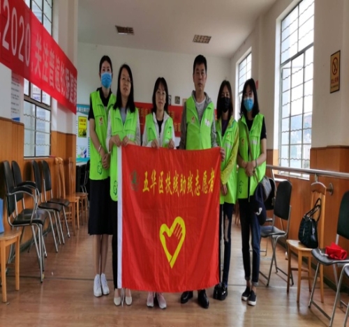 五华区残联党支部牵手昆明华山眼科医院党组织开展“防盲脱贫”主题党日活动-1