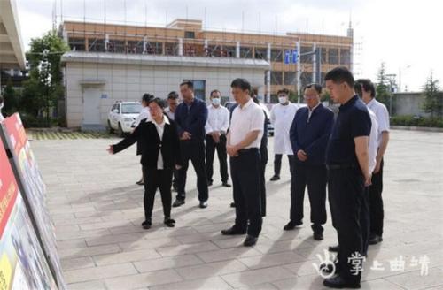 图为调研组一行调研师宗县残疾人托养中心运营情况