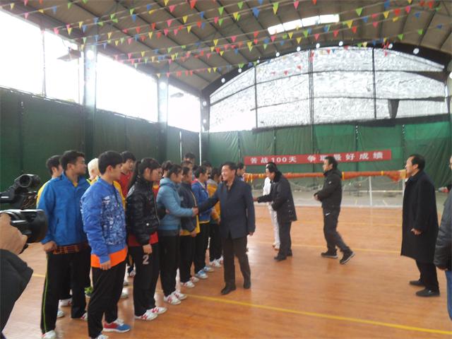 禄劝县领导看望国家盲人门球队员