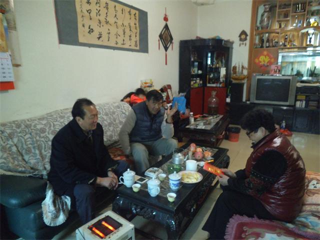 禄劝县残联党支部春节前夕看望慰问退休职工