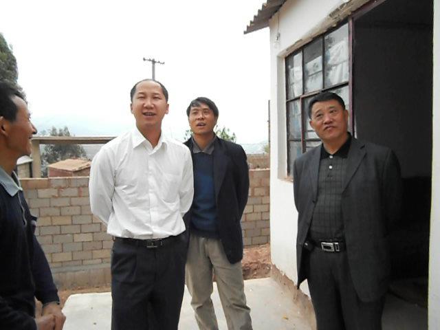 刀副县长查看残疾人危房改造情况